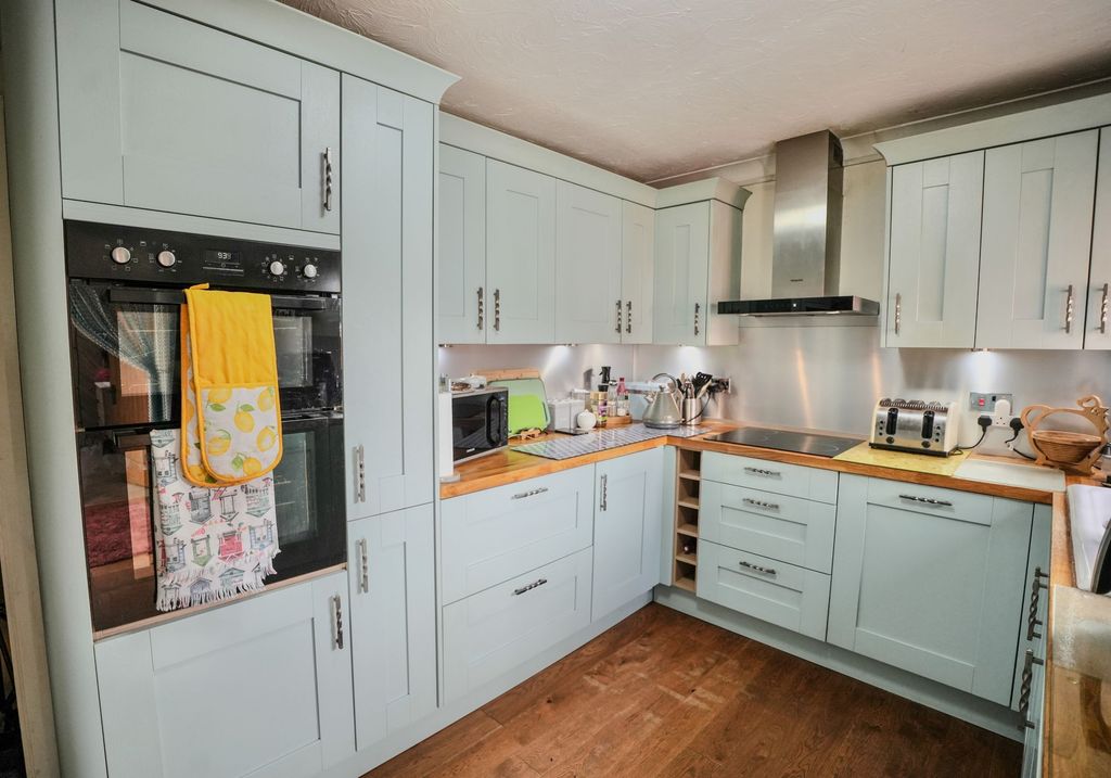 Property photo 3 of 22