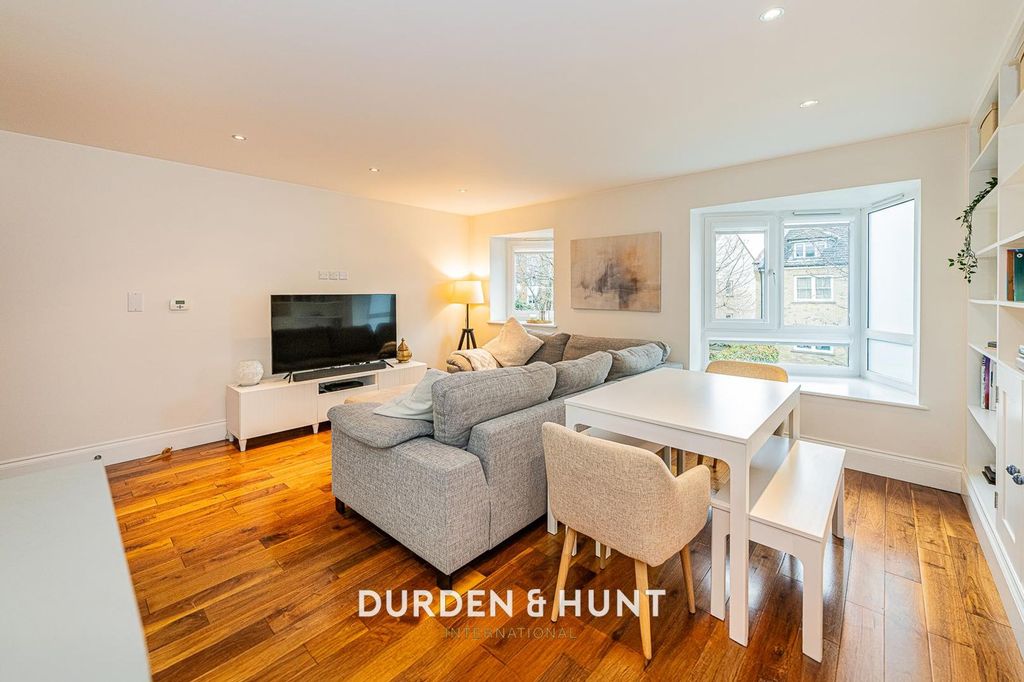 Property photo 3 of 22 Chelsea-25.Jpg