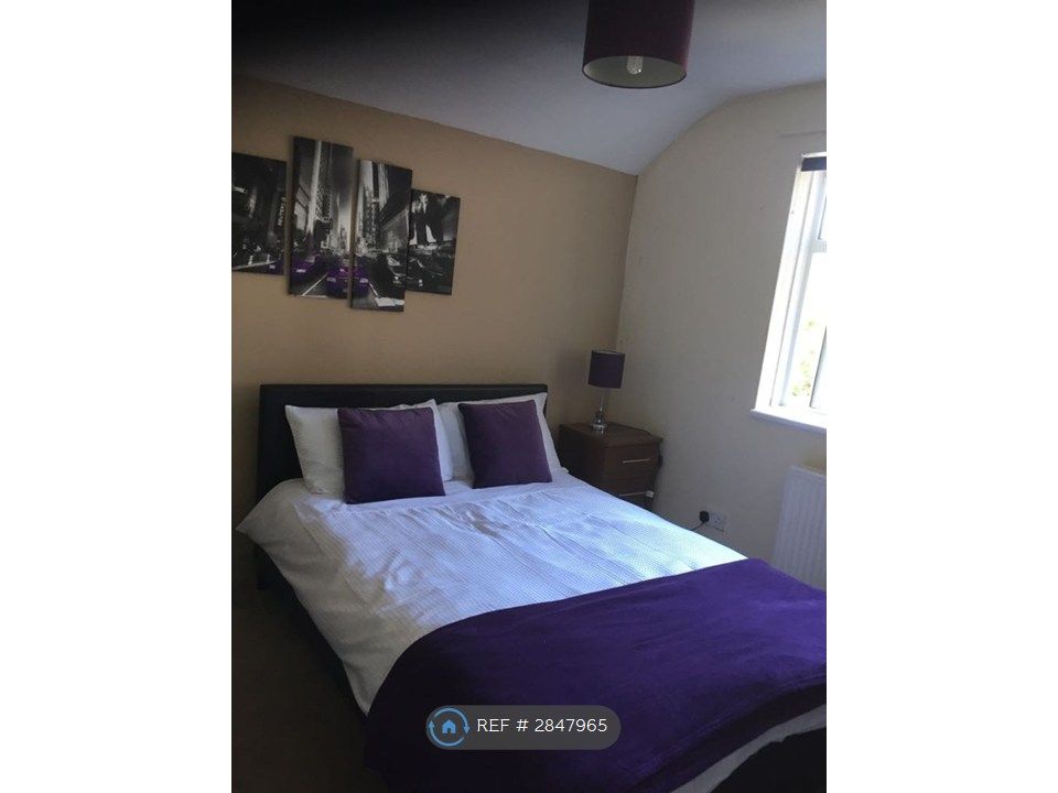 Property photo 2 of 12 Room 3 - Available On 1st June (£600)