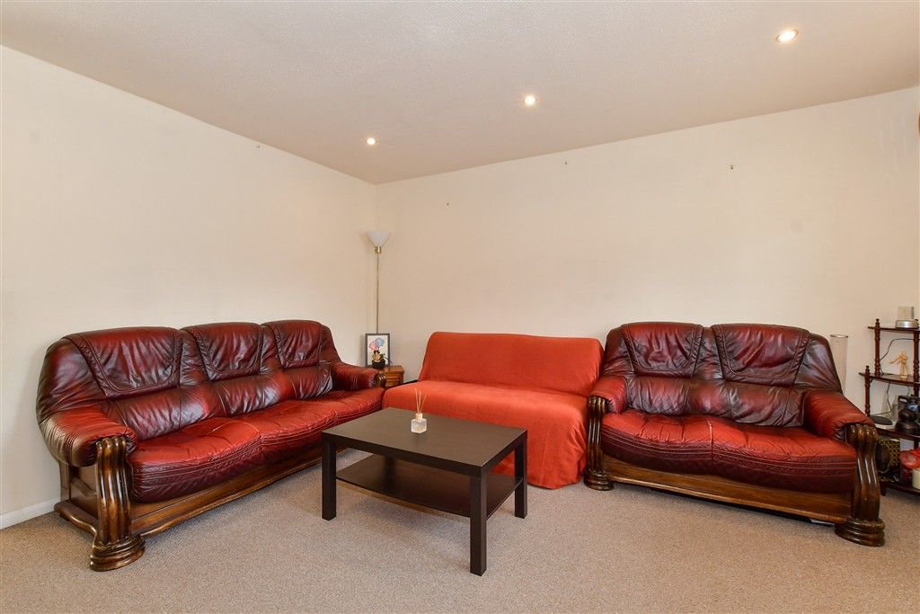 Property photo 2 of 11 Lounge