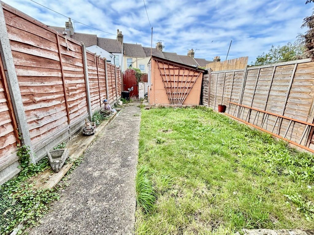 Property photo 3 of 16 Garden