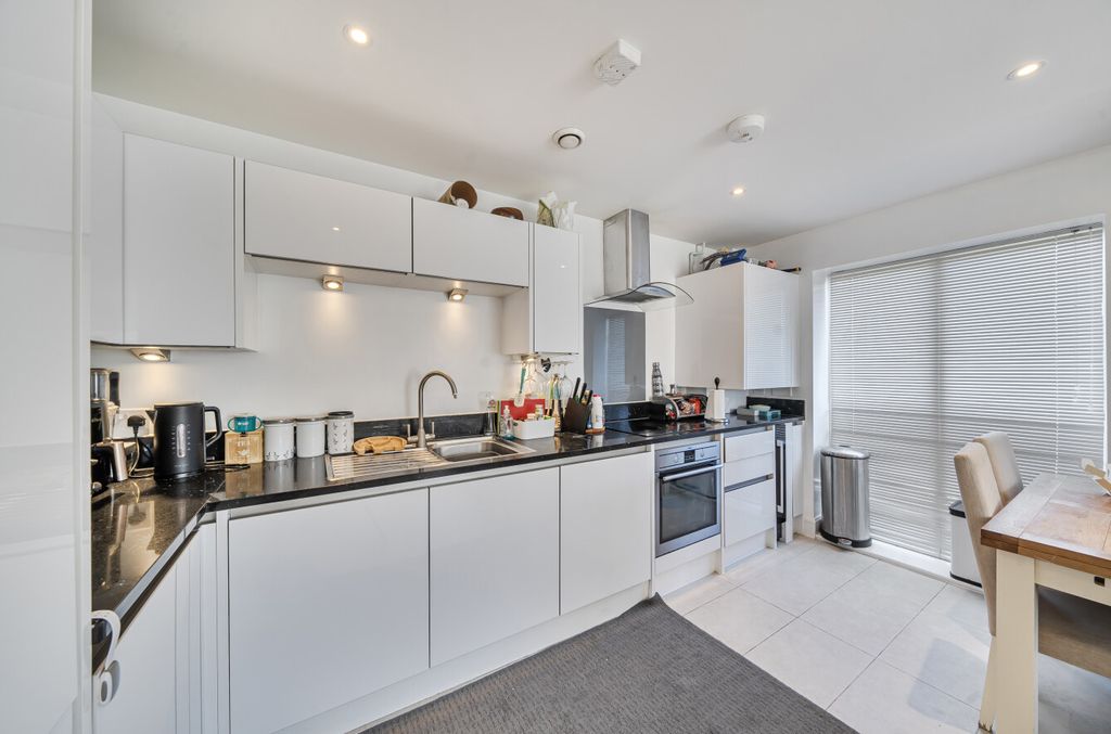 Property photo 2 of 20 1431841-11-69c525...