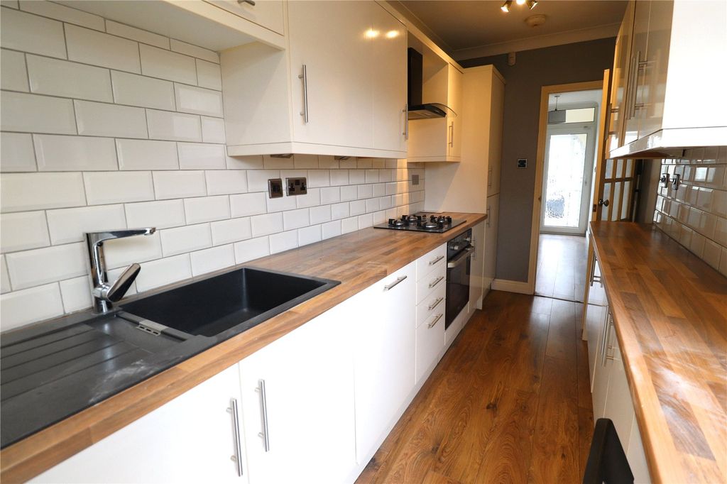 Property photo 2 of 10 Kitchen