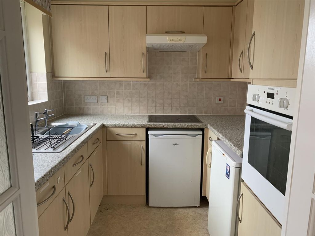Property photo 3 of 16 Kitchen.Jpg
