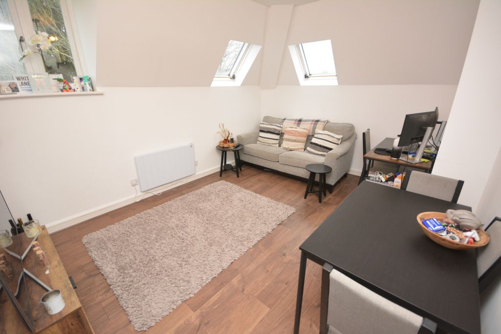 Property photo 2 of 6 Lounge