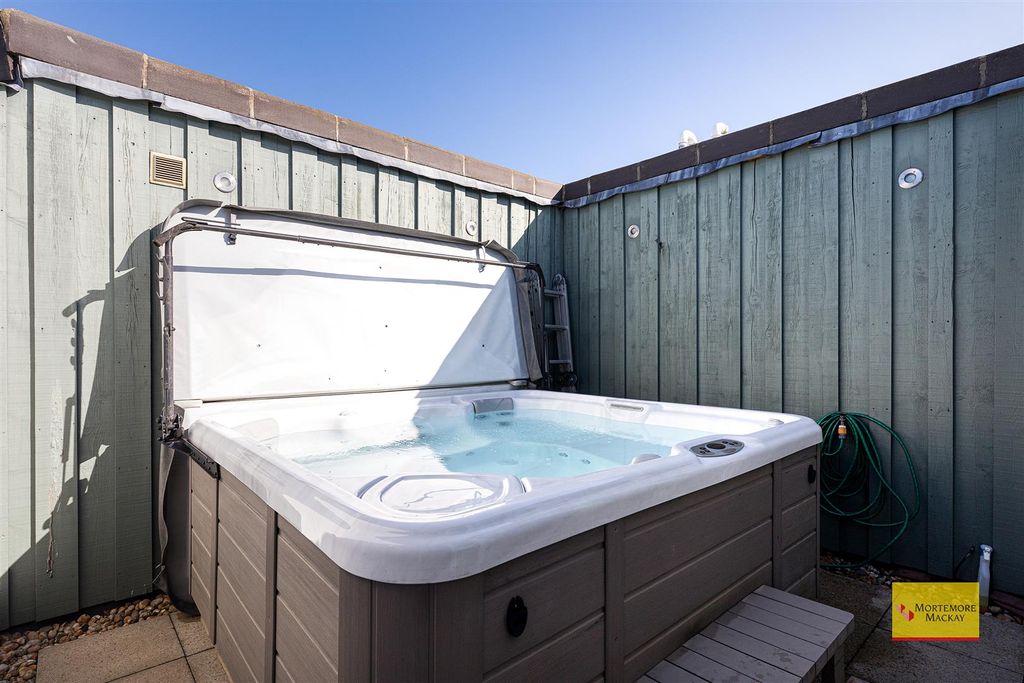 Additional image 14 of 2 bed flat for saleOld Park Road, Enfield EN2