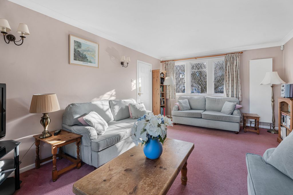 Property photo 2 of 22 Lounge