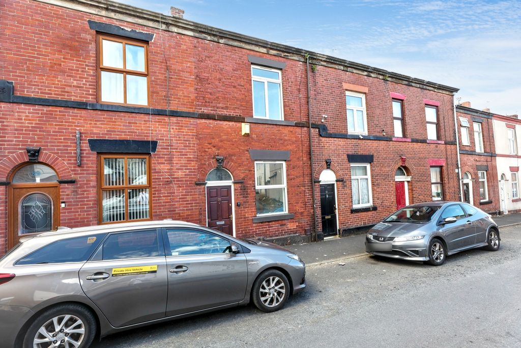 Property photo 1 of 15 31 Regent Street, Bury, Lancashire, Bl9 5At