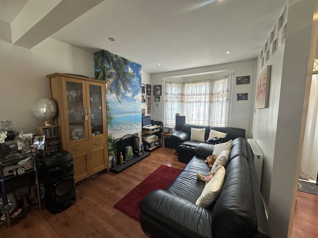 Property photo 2 of 9 Gallery