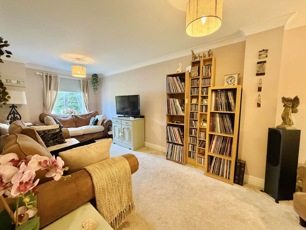 Property photo 3 of 16