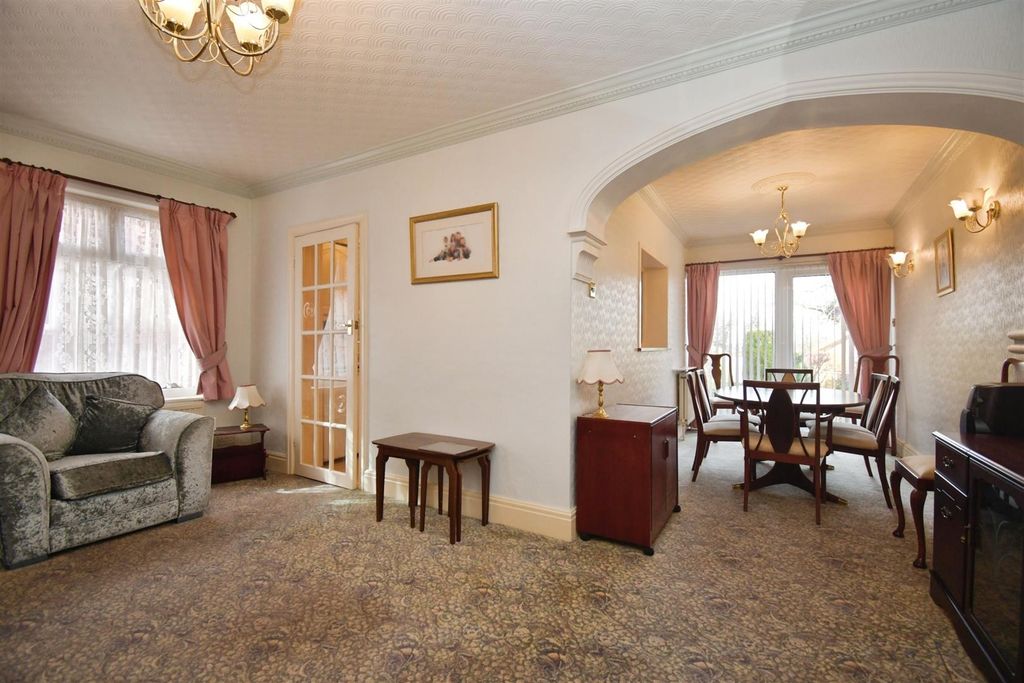 Property photo 2 of 16 F8F39Bf6-U 20 2823 29.Jpg