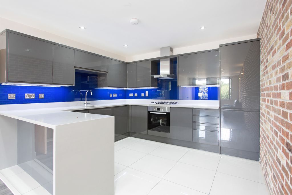 Property photo 2 of 7 Kitchen