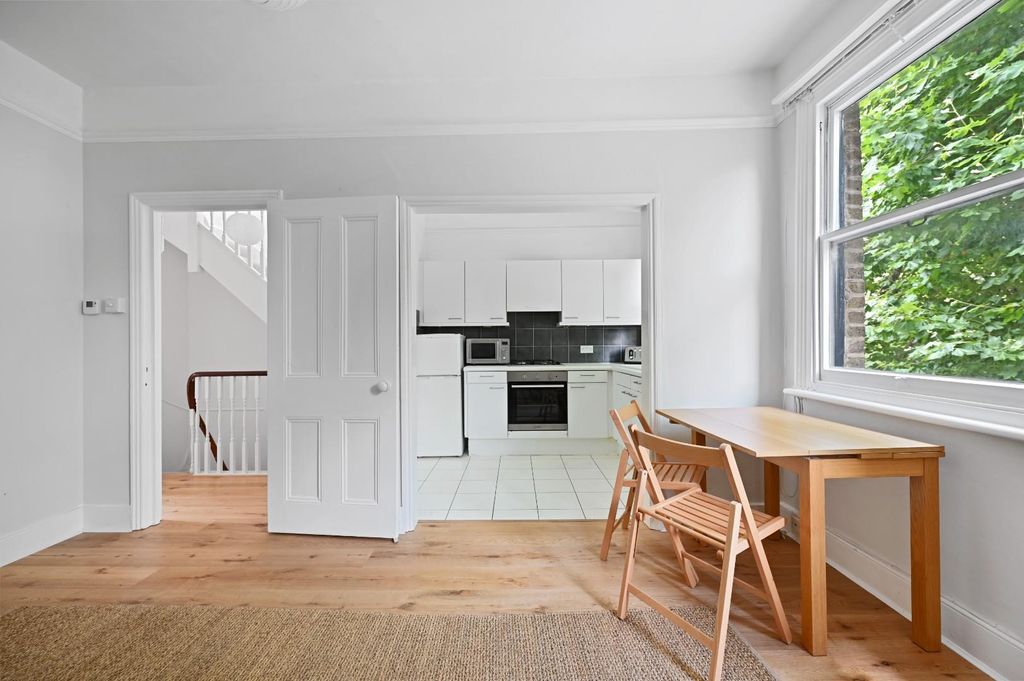 Property photo 2 of 7 Hammersmith Grove - Reception