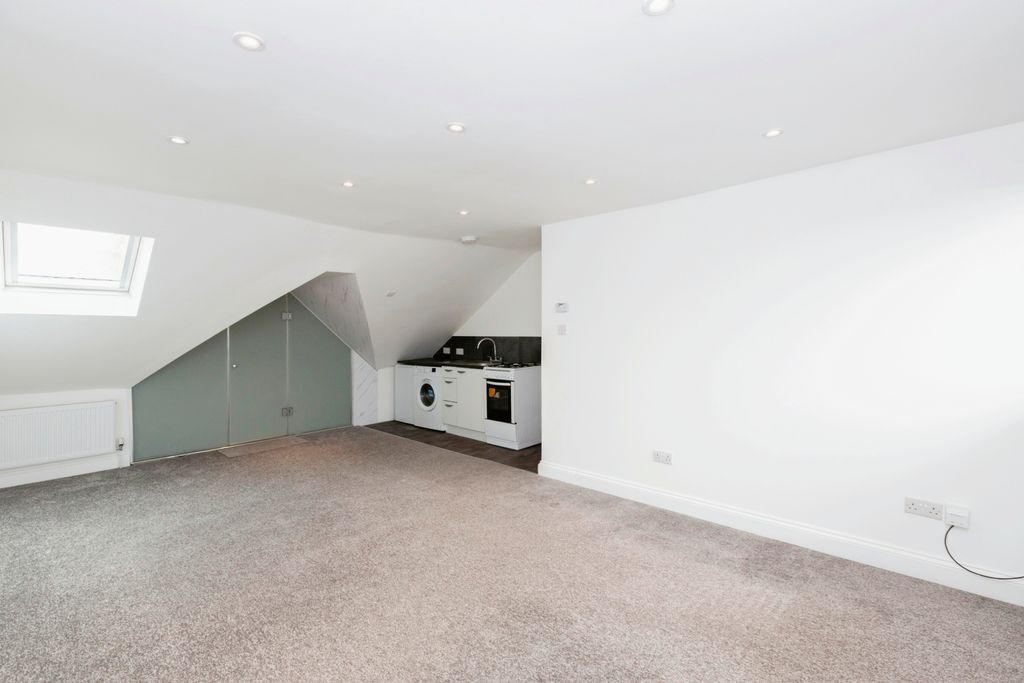 Property photo 2 of 5 Living Space 1