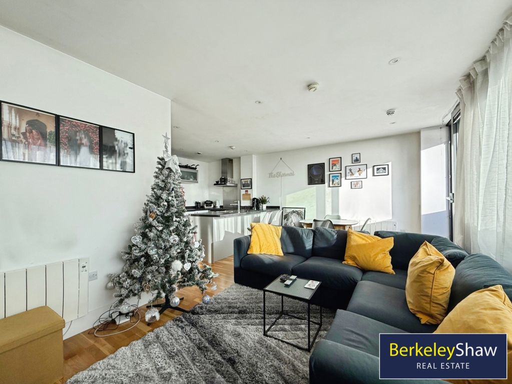 Property photo 3 of 16 Pbox-Img.Jpeg