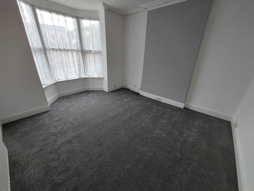 Property photo 2 of 6 Lounge