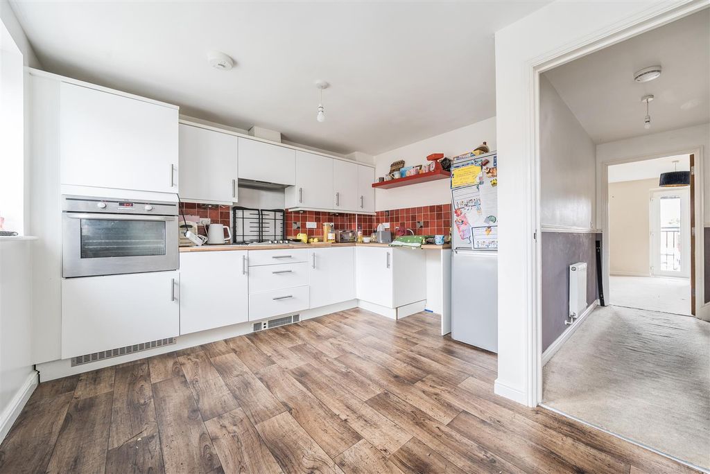 Property photo 3 of 19 Kitchen/Breakfast Room