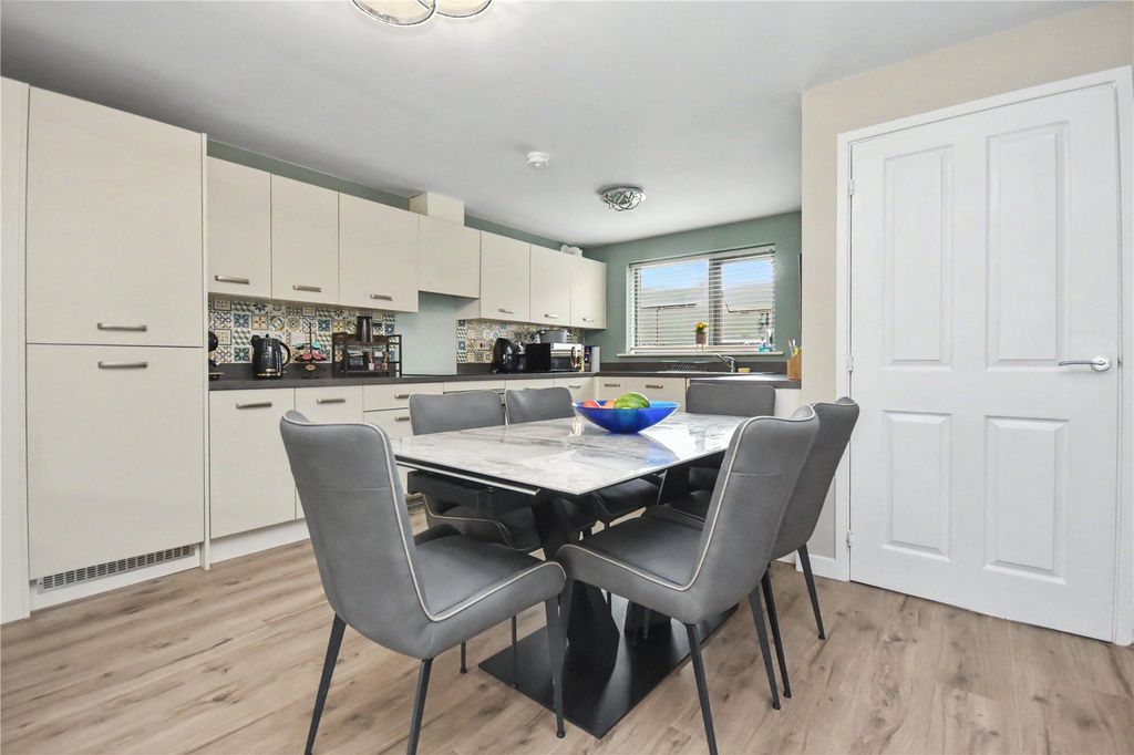 Property photo 2 of 17 Picture No. 03