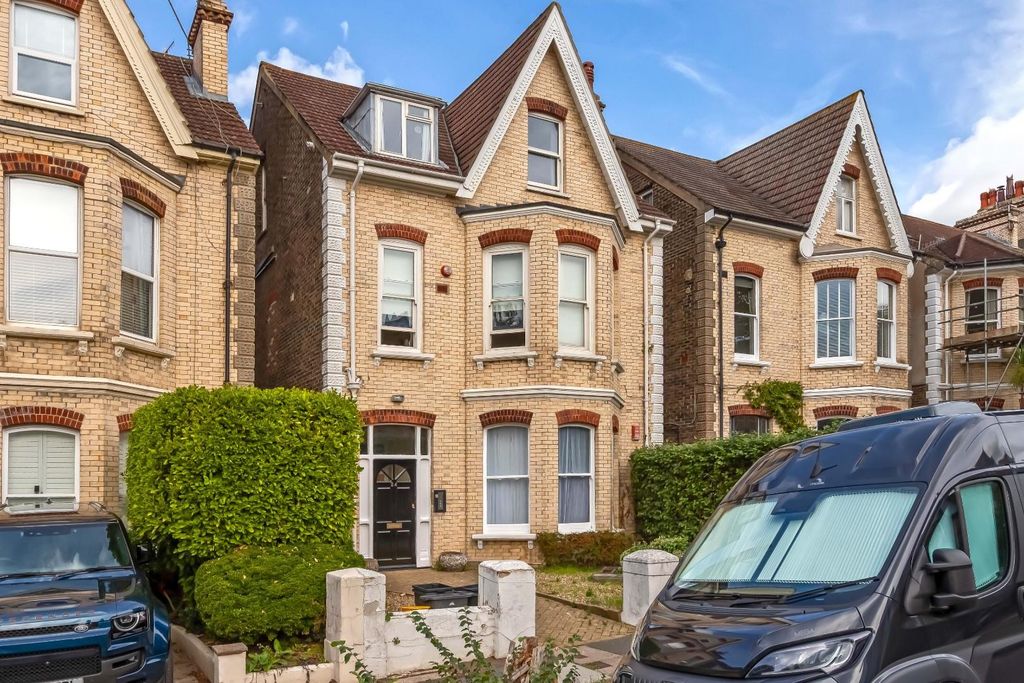 Property photo 1 of 13 Wilbury Gardens_11.Jpg