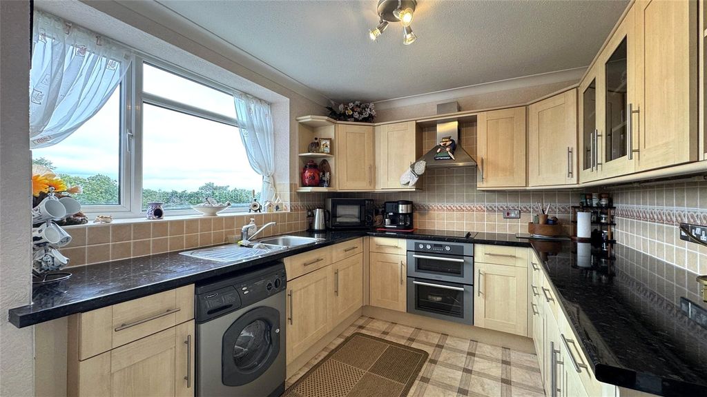 Property photo 2 of 8 Picture No. 06