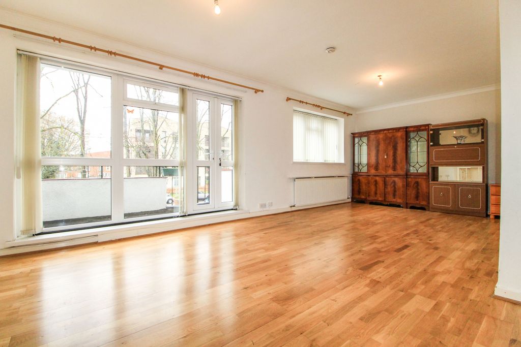 Property photo 2 of 18 Gallery