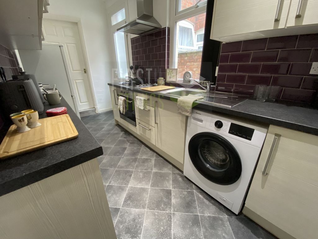 Property photo 3 of 14 Photo 9