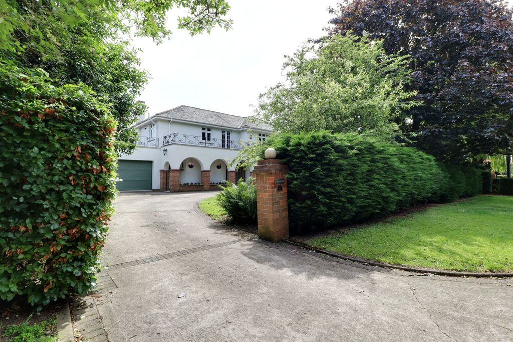 Additional image 3 of 5 bed detached house for saleWestcliff Gardens, Scunthorpe DN17