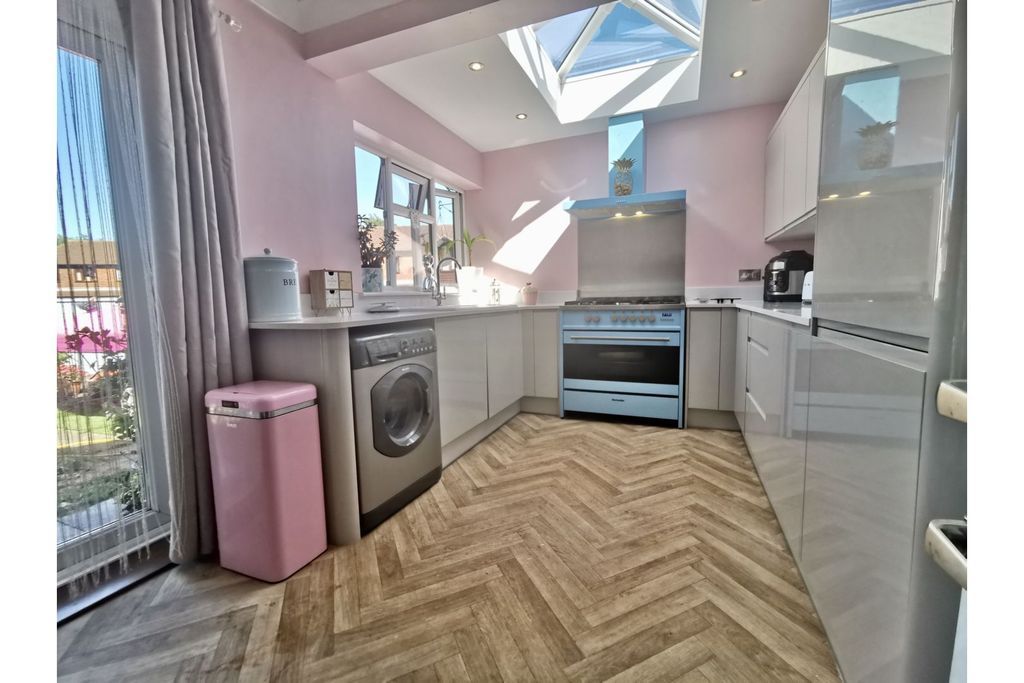 Property photo 1 of 17 Kitchen/Diner