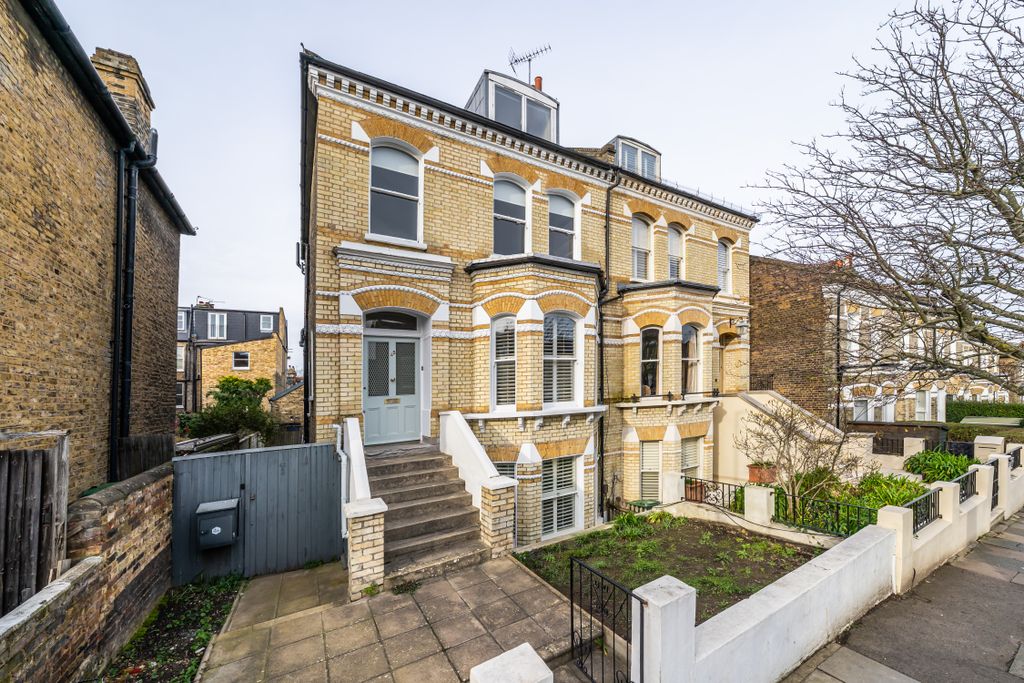 Property photo 3 of 18