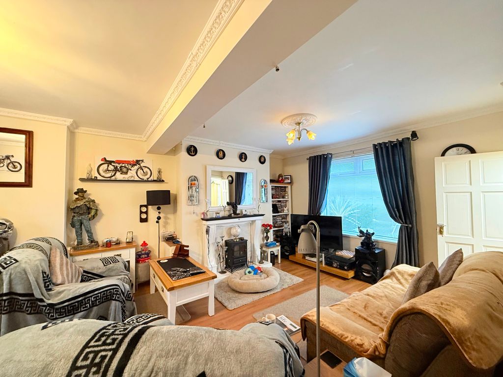 Property photo 3 of 21