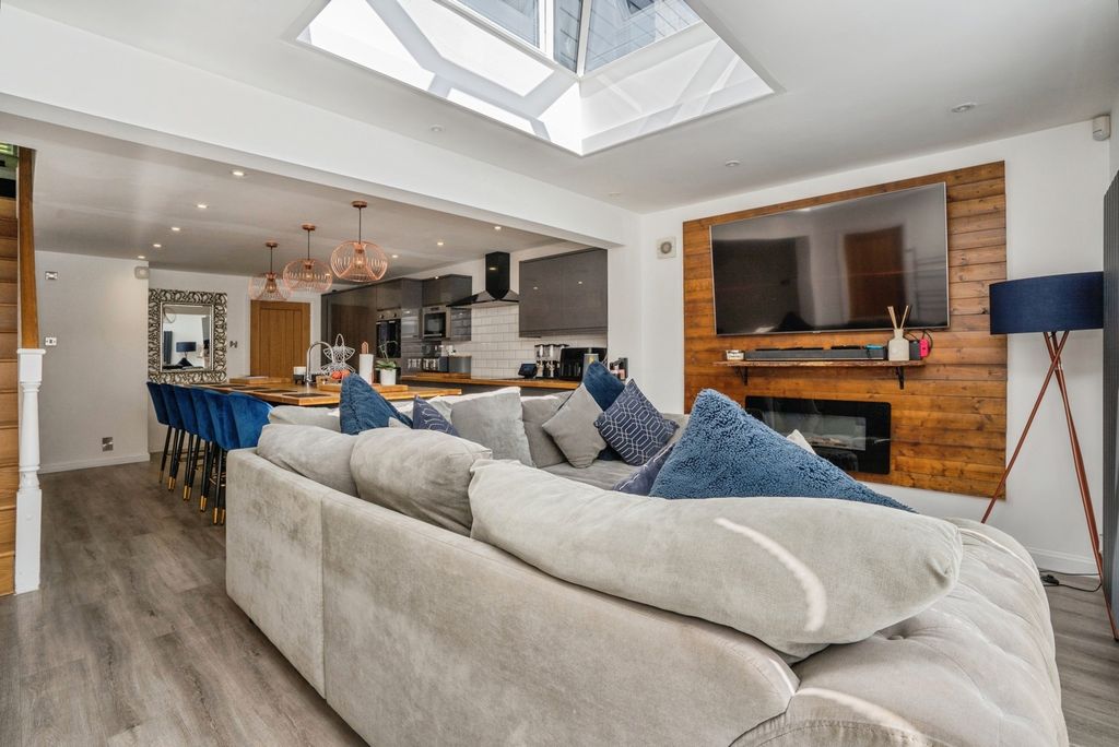 Property photo 2 of 18 Pbox-Img.Jpg