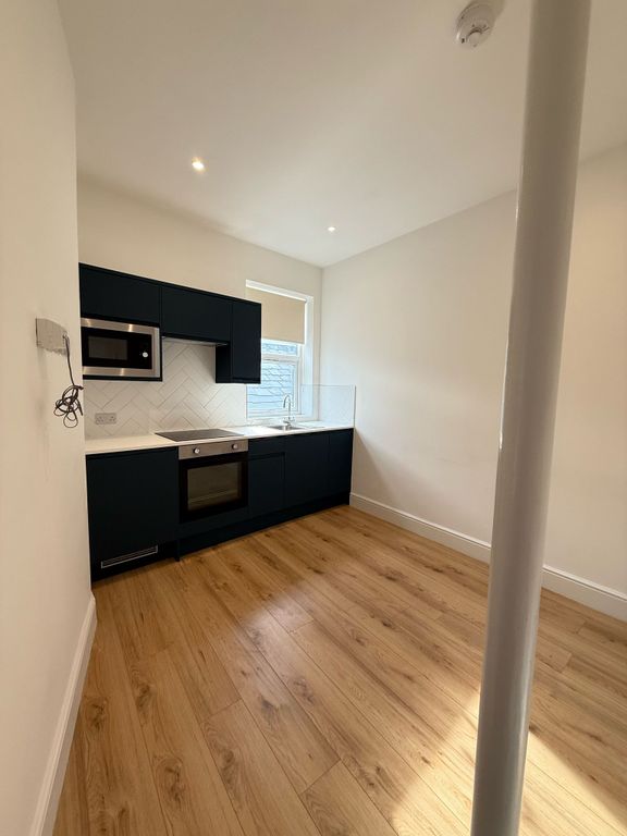 Property photo 2 of 6 Kitchen