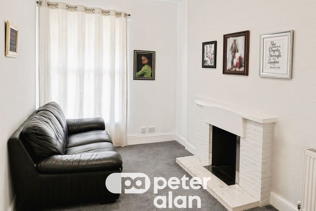 Property photo 2 of 5