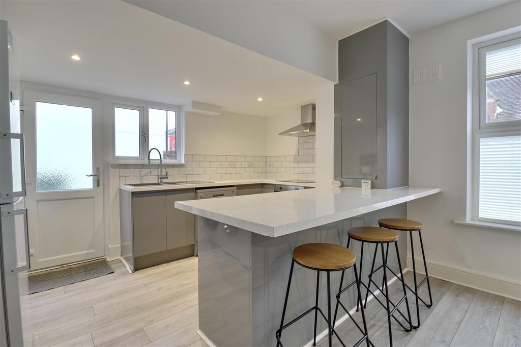 Property photo 3 of 16 8E2Ed1B5-C228-4586-Bd76-3484C93E58A5_1_201_A.Jpeg