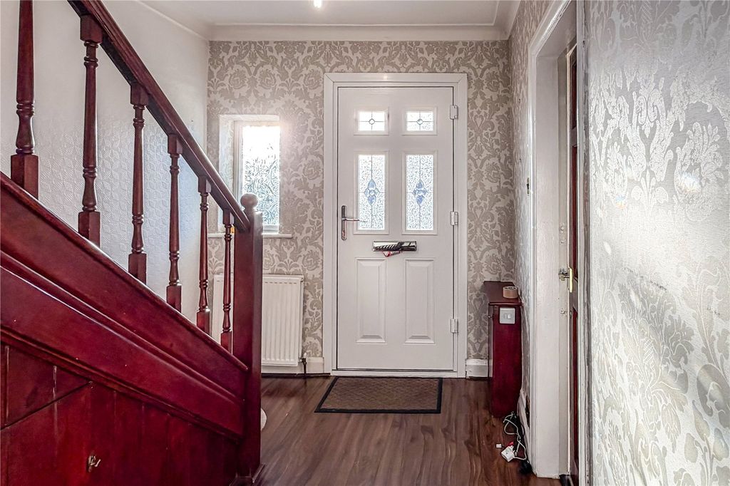 Property photo 2 of 18 Hall