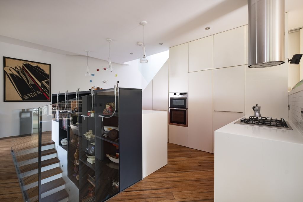 Property photo 3 of 10 40A-Dawlish-Avenu...