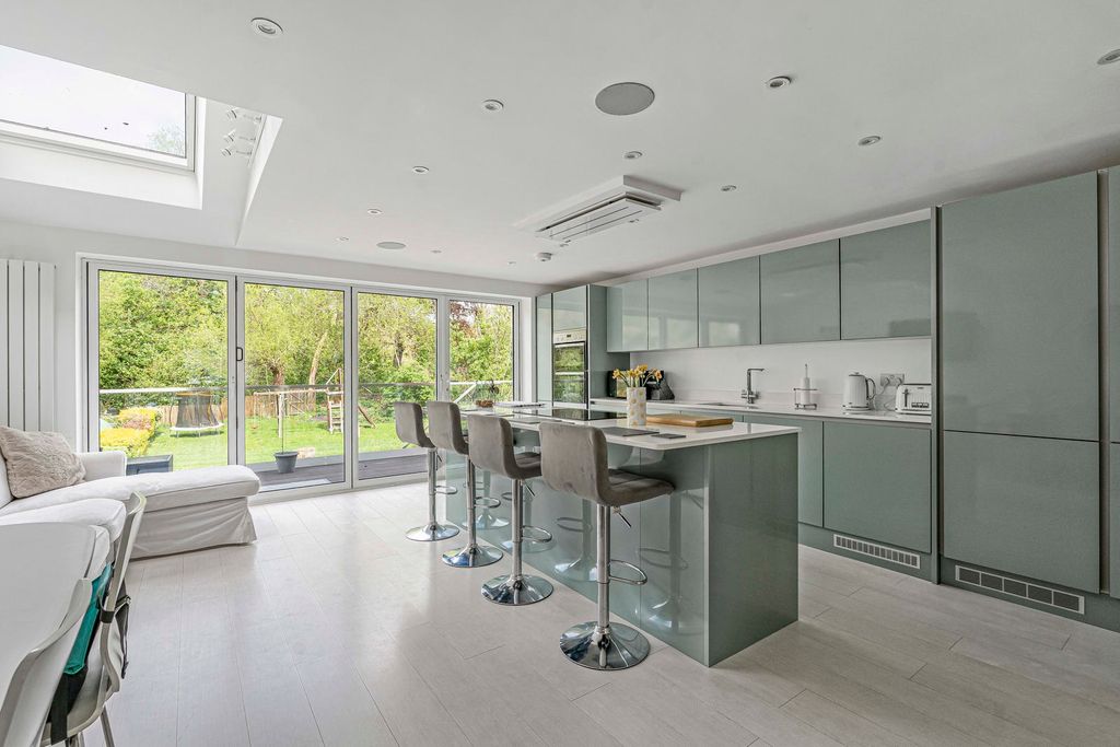 Property photo 3 of 38 Kitchen/Dining