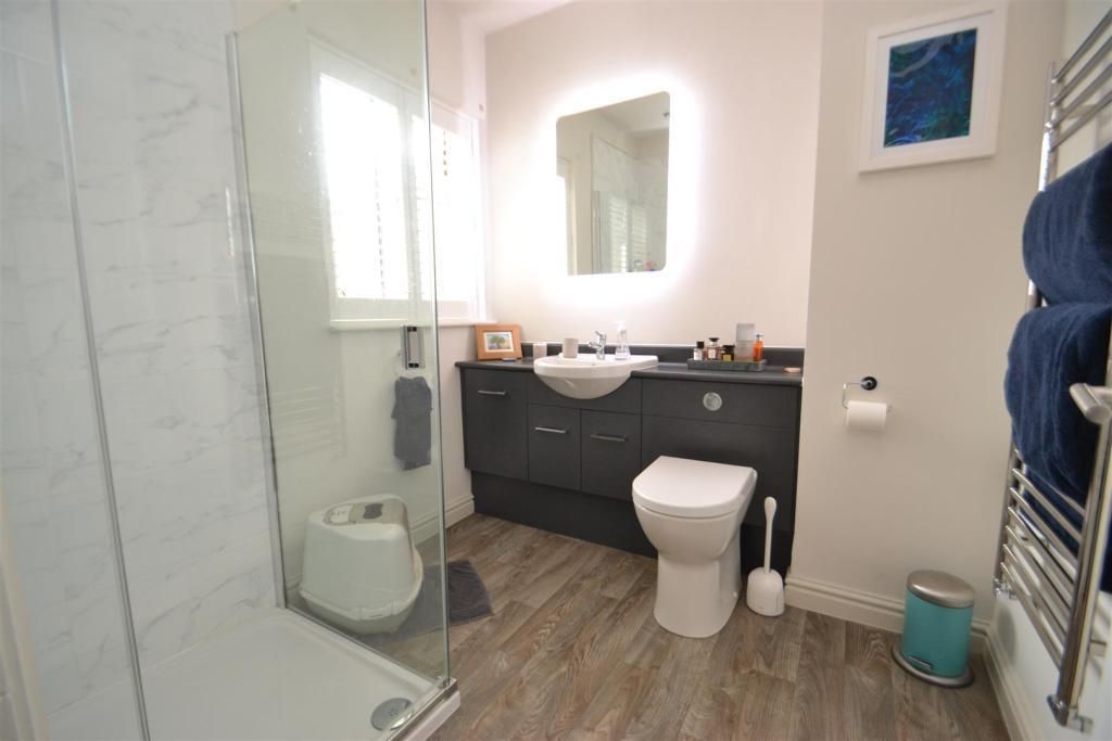 Property photo 3 of 12 Bathroom Shot.Jpg