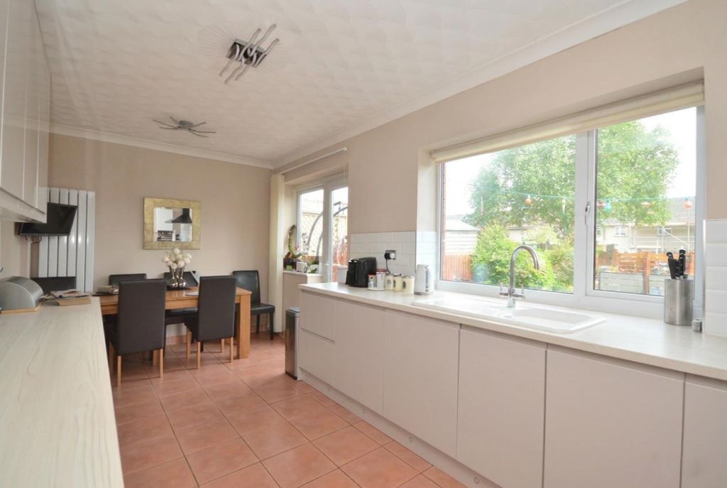 Property photo 3 of 20 Kitchen / Dining Room
