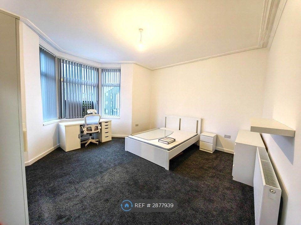 Property photo 3 of 19 Large Double Bedroom