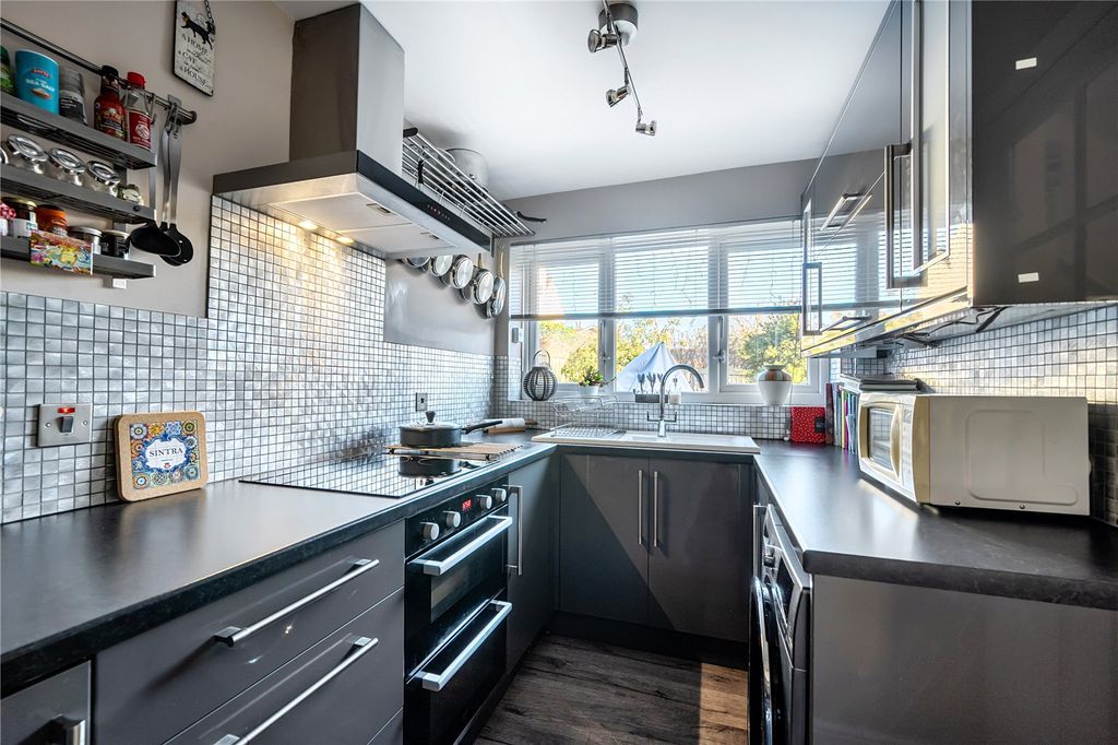 Property photo 3 of 21 Picture No. 12