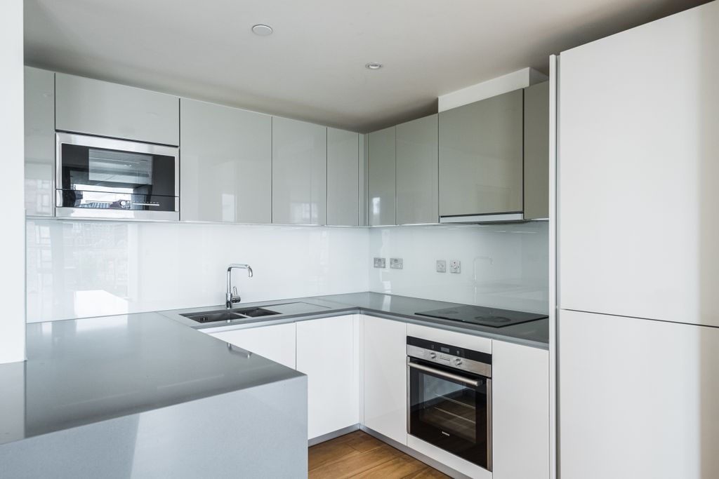 Property photo 2 of 13 Regents Wharf