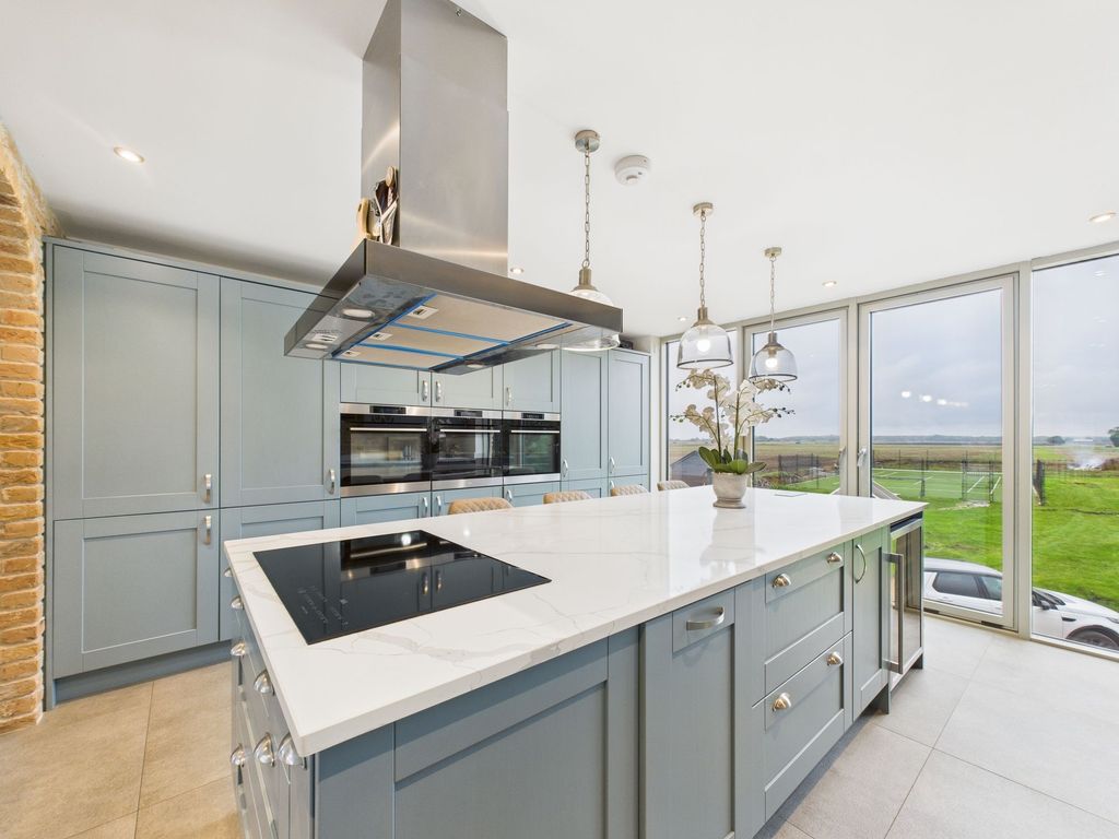 Property photo 2 of 43