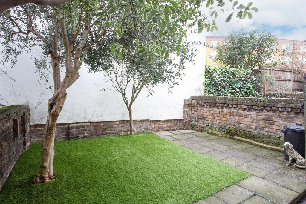 Property photo 2 of 13 Garden