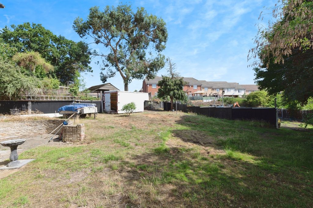 Property photo 3 of 17 Photo