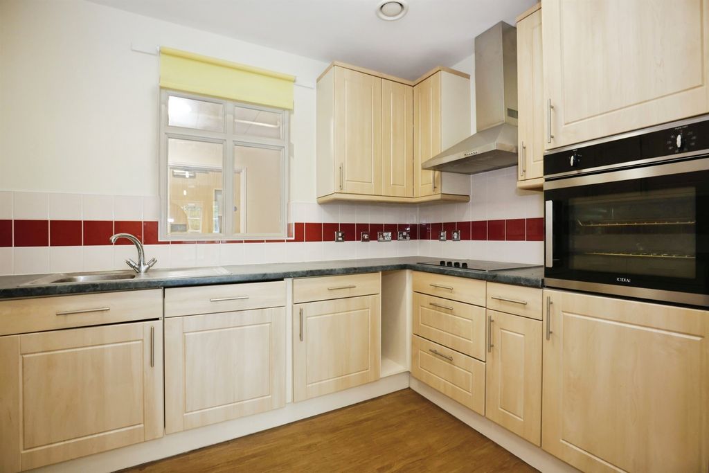 Property photo 3 of 11