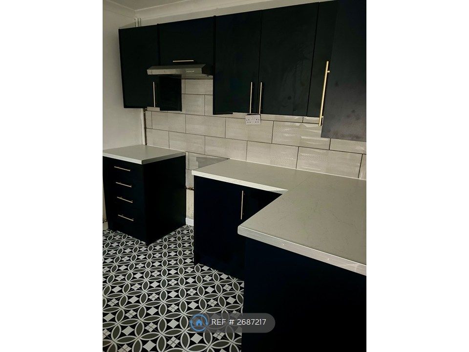 Property photo 3 of 10 Kitchen