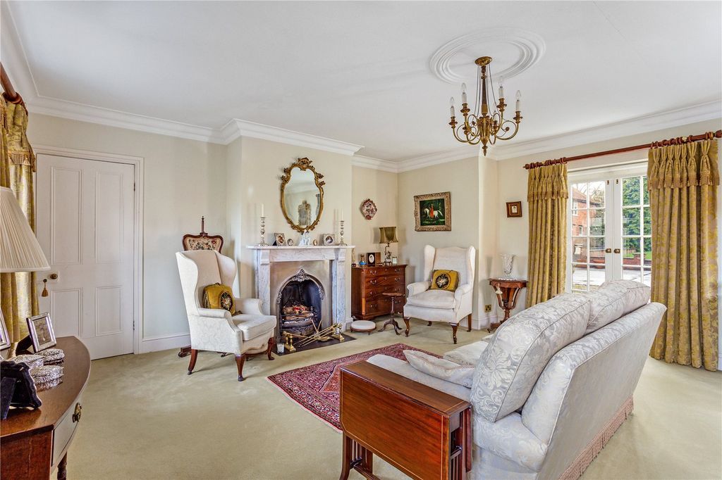 Property photo 3 of 15 Sitting Room
