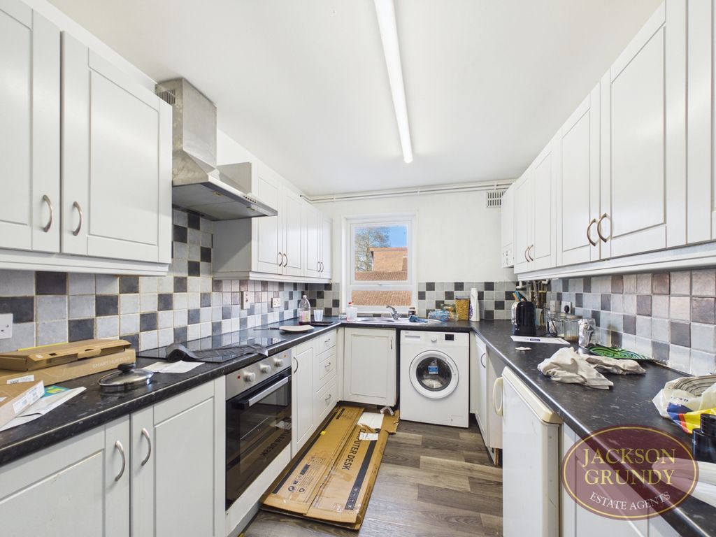 Property photo 2 of 5 Great Gull Crescent