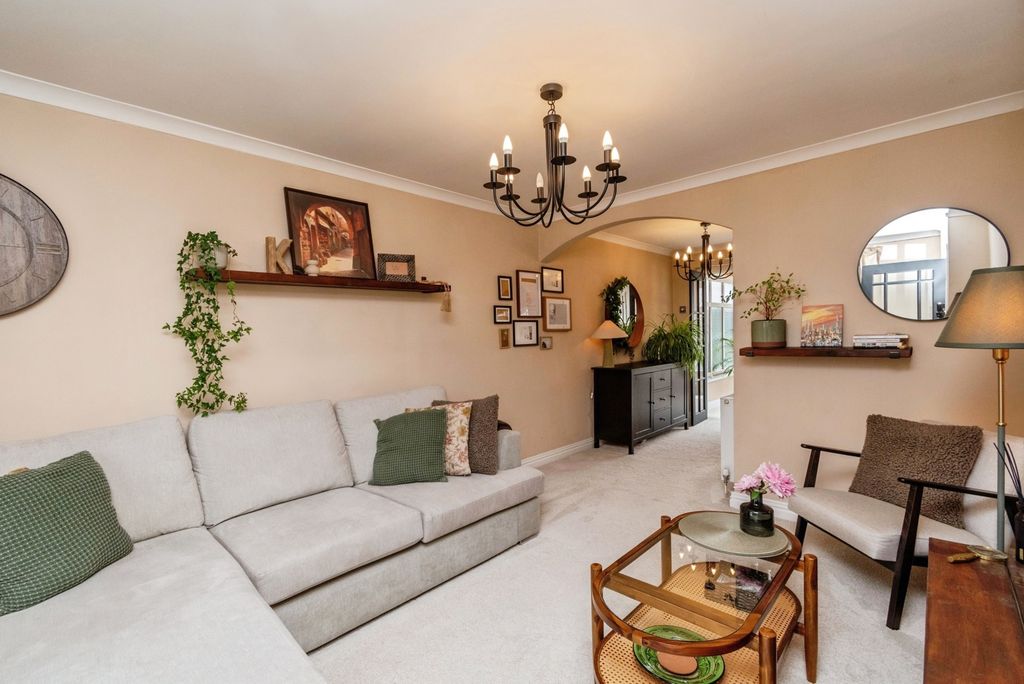 Property photo 2 of 20 Pbox-Img.Jpg